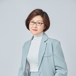 Sara Wang 王韶华